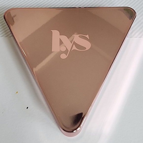 Lys Love Yourshelf Eyeshadow Pallette in Empowered - Picture 4 of 5